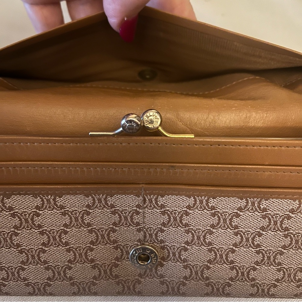 CELINE Tan Kisslock Long Wallet EUC Macadam Print in Leather & Coated Canvas - Picture 7 of 15